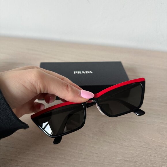 NWOT Prada SPR19U Low Angle Cut Cat-eye Sunglasses In Black & Red - Picture 4 of 12